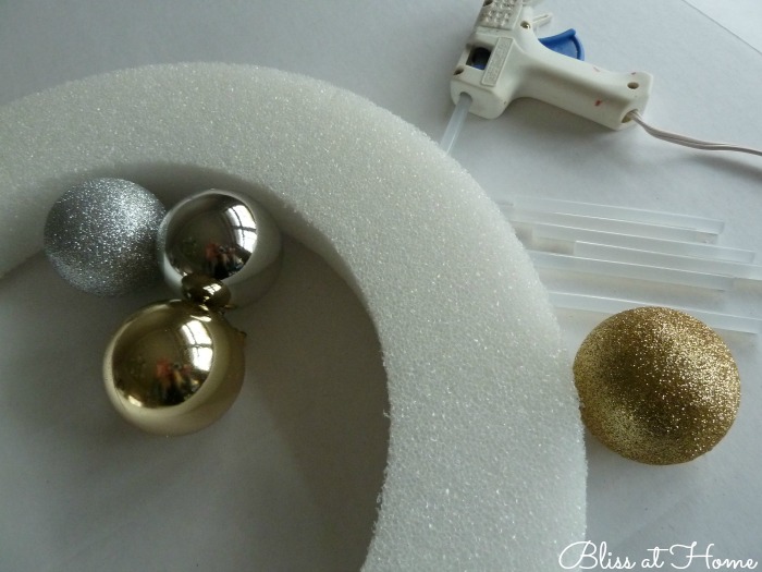 5 steps to get the perfect ornament wreath, crafts, seasonal holiday decor, wreaths