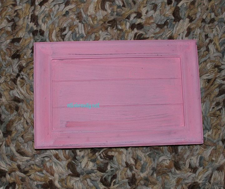 arte rpida e fcil dos namorados usando uma velha porta de armrio, A primeira dem o de tinta Pink Lady Slipper CeCe Caldwells
