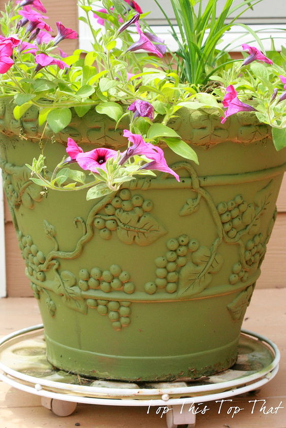 update your old flower planters with chalk paint, chalk paint, container gardening, flowers, gardening, painting, The planter before I applied the chalk paint