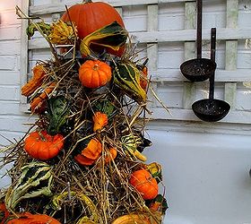 autumn garden accents inside and out, flowers, gardening, seasonal holiday d cor, thanksgiving decorations, Fall Gourd Tower