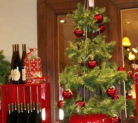 fast cheap easy tomato cage trees, christmas decorations, repurposing upcycling, seasonal holiday decor