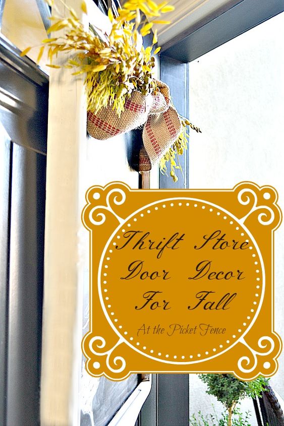 thrift store door decor for fall, chalkboard paint, crafts, seasonal holiday decor, wreaths