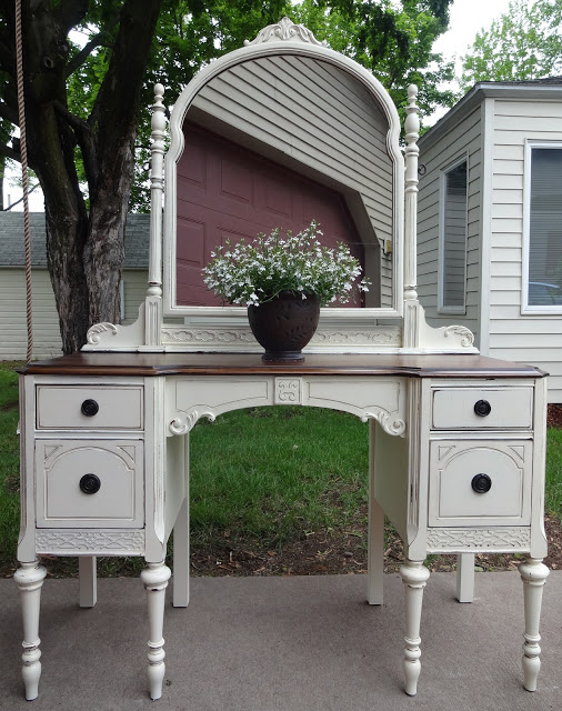antique vanity refinished in french vanilla, painted furniture, After there was a lot of bleed through even with primer so I ended up using shellac between coats