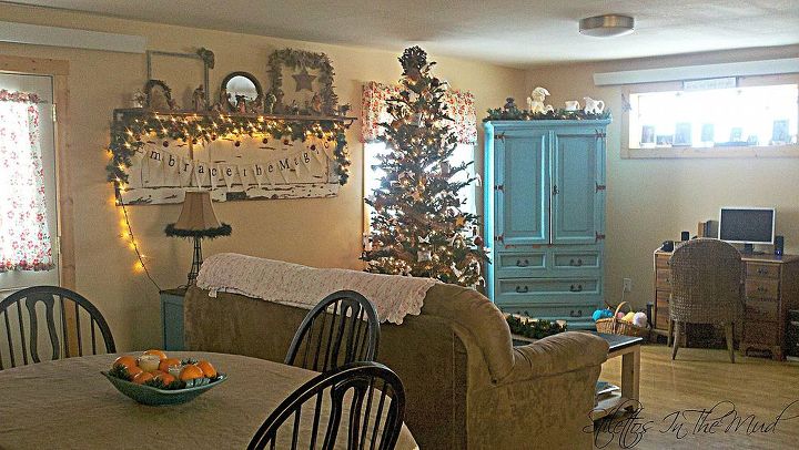 home for the holidays, seasonal holiday decor, Even small living spaces can be beautiful and festive