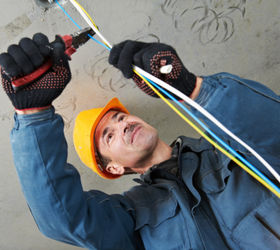 Are an Electrician and a Contractor The Same Thing?