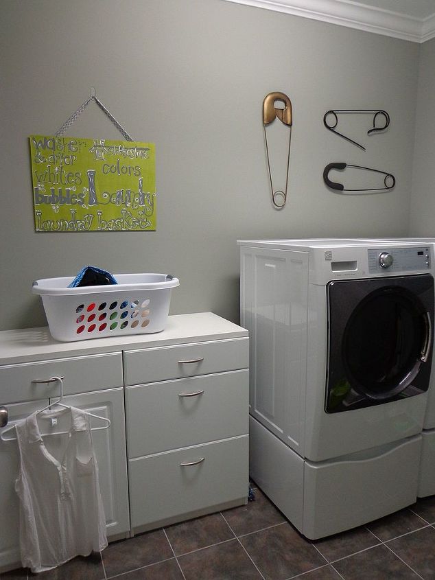 laundry room fun, crafts, home decor, laundry rooms, Adorable wall art in the laundry room