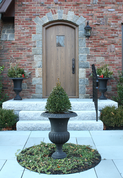 creating holiday curb appeal, curb appeal, seasonal holiday decor
