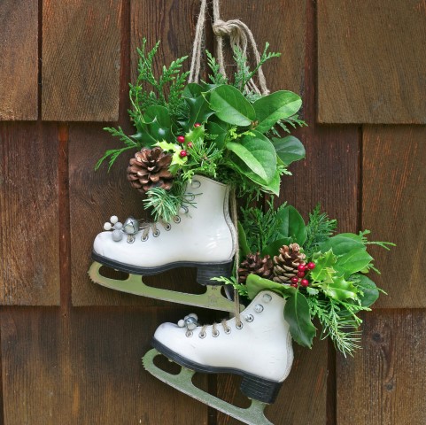 vintage skate swag, mason jars, repurposing upcycling, seasonal holiday d cor, Get that old pair of skates out of the basement and make a beautiful piece of holiday decor