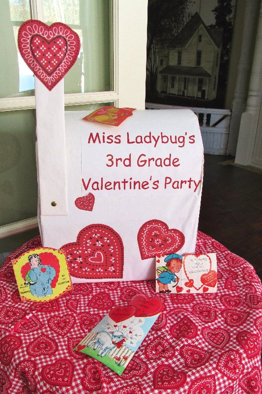 country farmhouse valentines decor, crafts, seasonal holiday decor, valentines day ideas, In the next classroom Miss Ladybug is preparing the 3rd Graders for Valentines Day