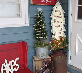 a christmas pew for the patio, christmas decorations, seasonal holiday decor, wreaths, I can put away the trees after Christmas and leave the rest of the display up all winter