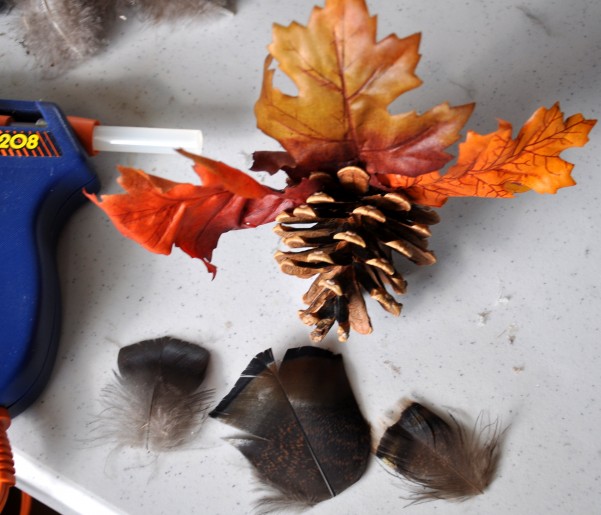 engullir centro de mesa de pavo para tu mesa de accin de gracias, Elige las plumas que quieras