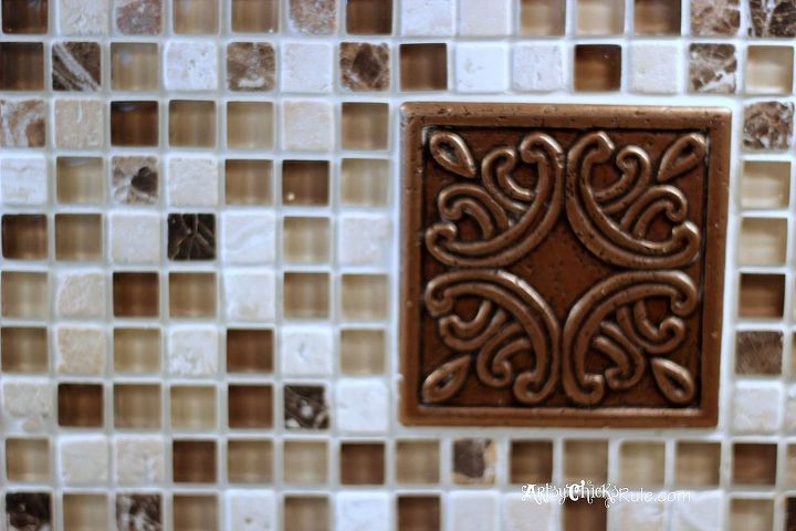 diy kitchen back splash the easy way, diy, kitchen backsplash, kitchen design, tiling, Close up shot of grouted tile with medallion