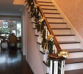 christmas past a home garden tour, christmas decorations, curb appeal, seasonal holiday decor, Stairway garland