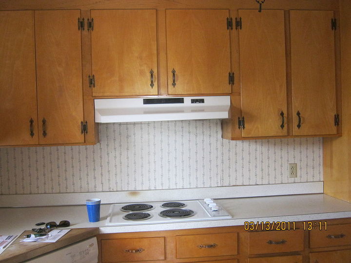 i have a 1962 house with wood cabinets and nearly new white appliances in the, appliances, home decor, kitchen design, real estate, White Stovetop with 1962 cabinets