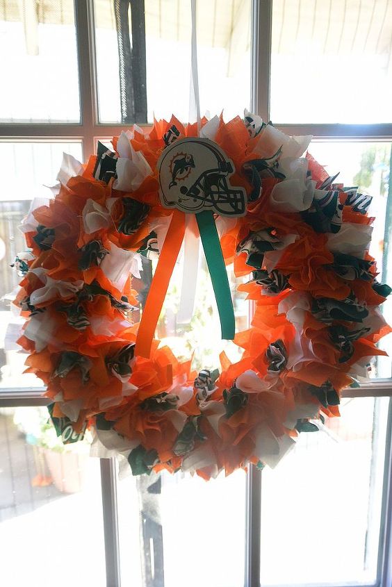 making some nfl wreaths for the family to get the season started, crafts, This ones my husbands mine