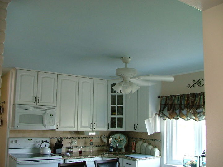 painted my kitchen ceiling a light blue