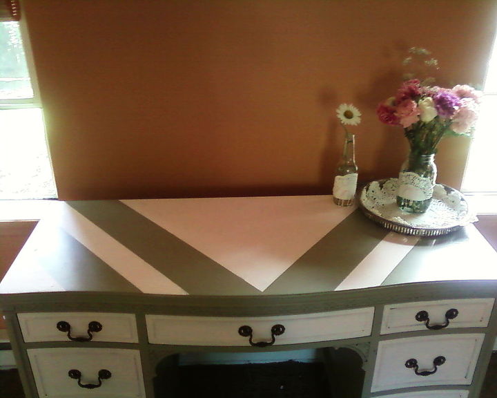 vintage vanity redo, painted furniture, Close up of the Top