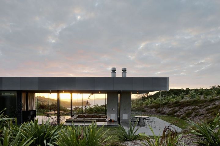 island residence on new zealand s waiheke island by penny hay and fearon hay, architecture, home decor