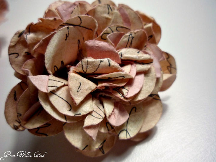 paper flower tutorial, crafts, Paper flowers that are easy to make