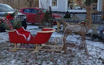 Santa's Sleigh, Holiday Christmas Decoration, Claw-foot Tub