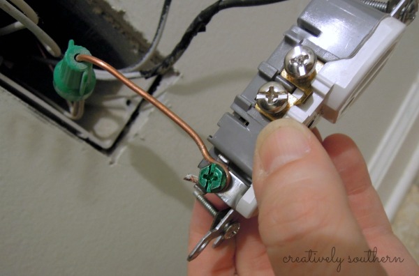 replacing wall outlets, diy, electrical, how to, Connect the bare or green wire to the green screw