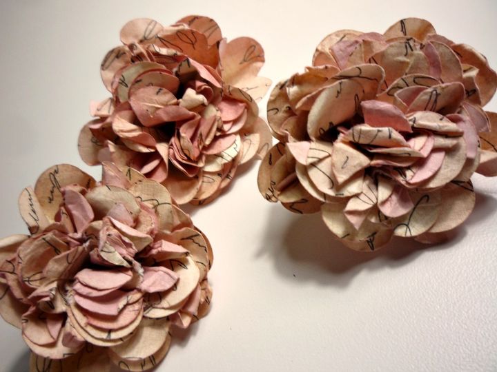 paper flower tutorial, crafts, Use paper flowers on anything you can glue them to