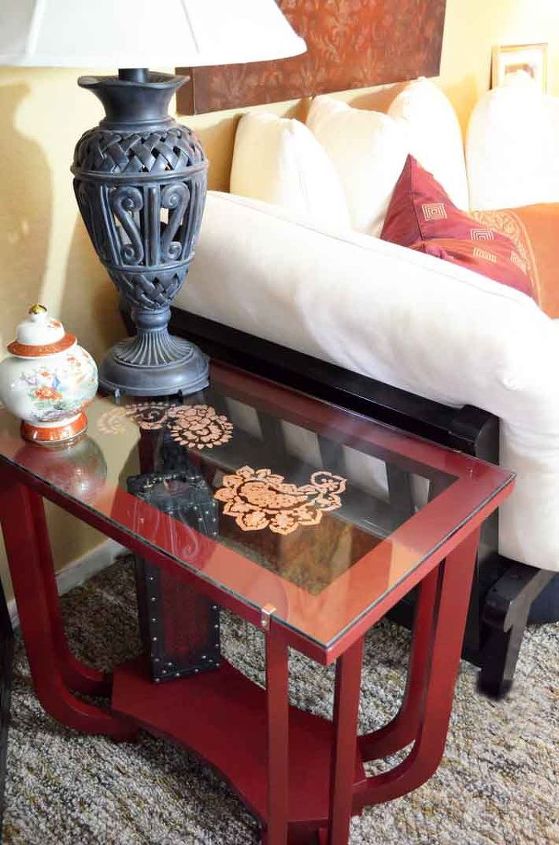 mesa de hojas de cobre con plantilla