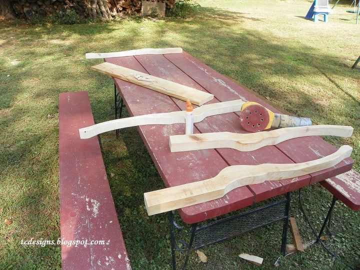 un sof mesa de saln hecho con madera reciclada, Las patas que cort de piezas de desecho de 2x6