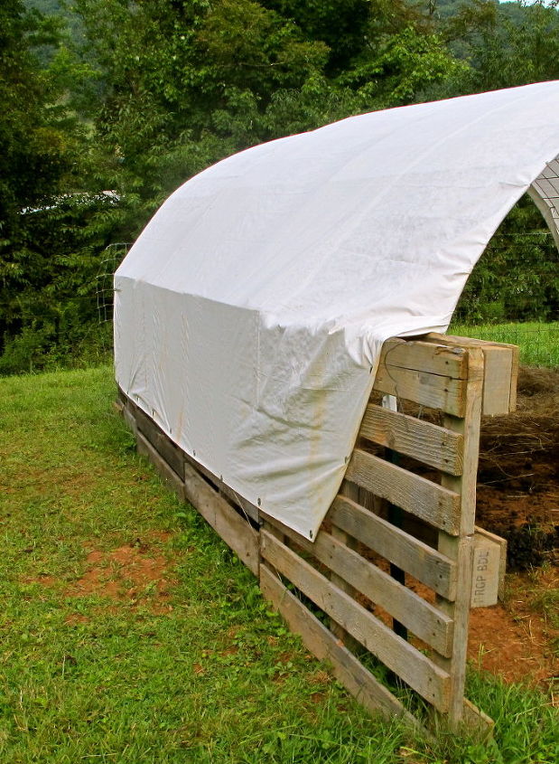 building a shelter out of pallets, diy, homesteading, outdoor living, pallet, repurposing upcycling, Stretch a heavy duty tarp on the outside and attach using wire or zip ties