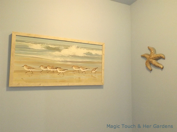 magic touch her powder room, bathroom ideas, home decor, some beachy artwork