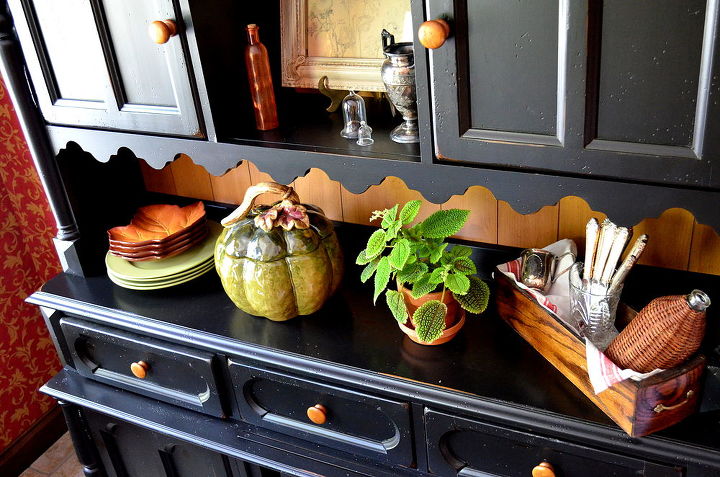 fall ification, seasonal holiday decor, Autumnal colors of green and rust help make the shelves look warm and cozy
