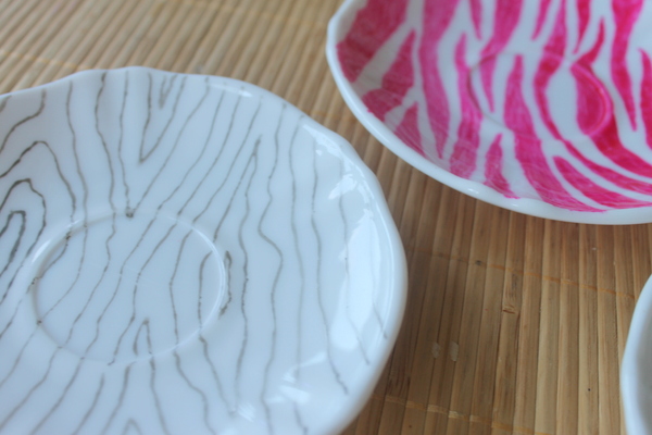 using glass markers to paint on plates think pink, crafts, flowers, These are perfect for a quick project as the markers allow you to paint fast and accurate