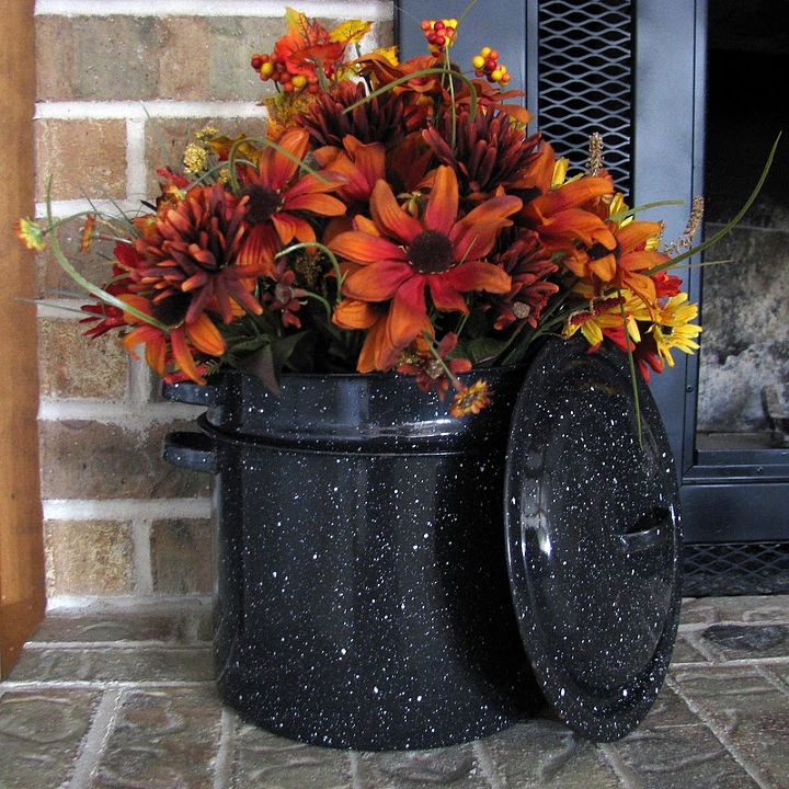 frugal fall decorating, crafts, flowers, repurposing upcycling, seasonal holiday decor, Bunches of 1 flowers in an old granite pot