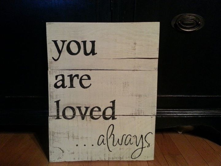 pallet signs, diy, home decor, painted furniture, pallet, repurposing upcycling, woodworking projects, Love this for a child