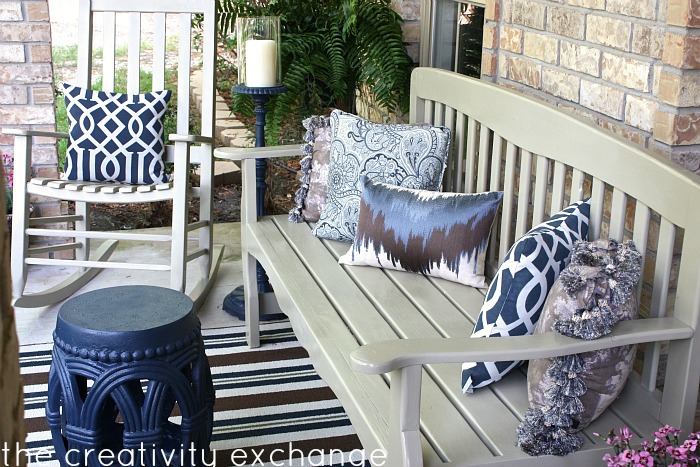 front porch revamp how to spray paint outdoor furniture, curb appeal, outdoor furniture, outdoor living, painted furniture, porches, Pretty outdoor pillows and neutral painted furniture helped to update and freshen up my porch