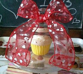 valentine s day vignette, crafts, seasonal holiday decor, valentines day ideas, wreaths, Cupcakes make me smile This one is a candle