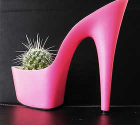 plant fashion 7 glamorous potting ideas, container gardening, flowers, gardening, succulents, Shoes Got an old shoe with a hole or two in its sole Sounds like a planter with pre made drainage holes to us