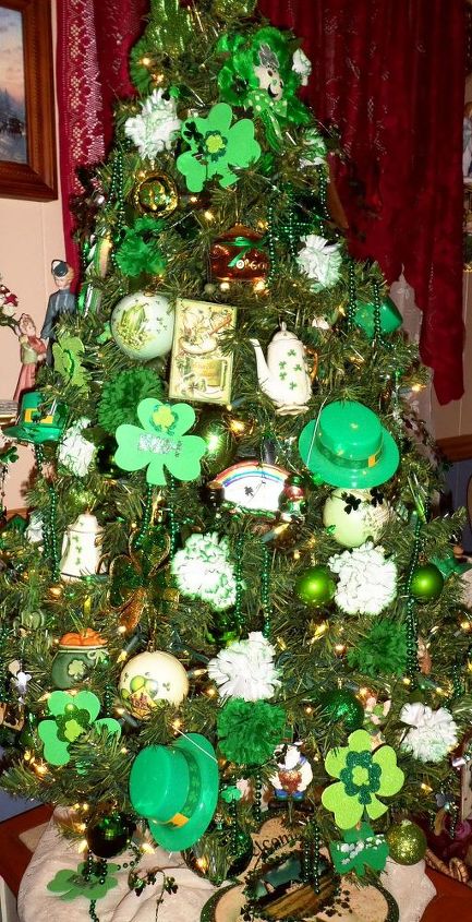 christmas in july trees decorated year round, christmas decorations, easter decorations, halloween decorations, seasonal holiday decor, St Patrick s Day Tree