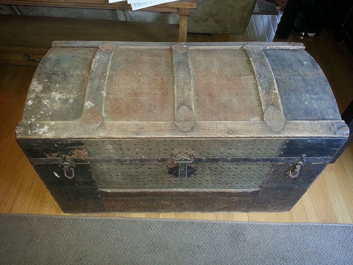 trunk love, chalk paint, painting, repurposing upcycling, before