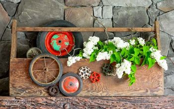 Convierte tus hábitos de acumulación en arte con una idea de jardinera con caja de herramientas