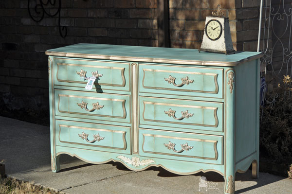 dixie french provincial dresser makeover, painted furniture