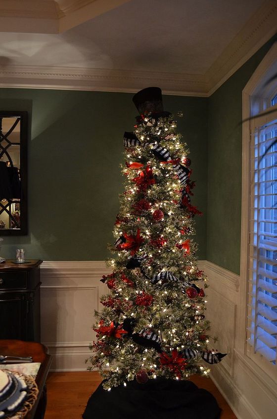 christmas tablescape for dinning room, christmas decorations, seasonal holiday decor, tree