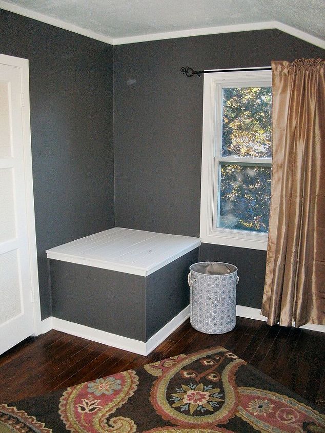 aydame con este espacio incmodo, He pintado la parte superior de color blanco para que se vea m s como una pieza de mobiliario en lugar de un espacio raro levantado en el suelo