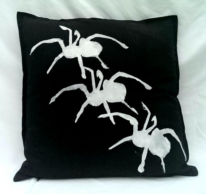 creepy halloween cushions, crafts, halloween decorations, seasonal holiday decor, creepy spiders