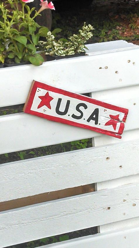 recycle and reuse small pallets, pallet, patriotic decor ideas, repurposing upcycling, seasonal holiday d cor, Another pallet piece painted and attached to fence