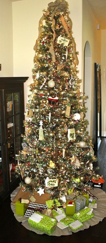christmas cottage tour, seasonal holiday d cor, wreaths, Our tree