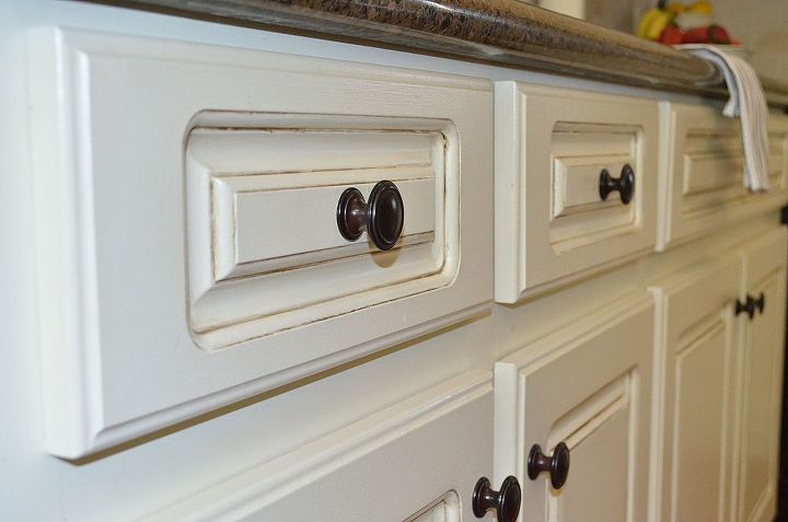 painted kitchen cabinet details, kitchen cabinets, kitchen design, painting, Close up view of painted and glazed drawers