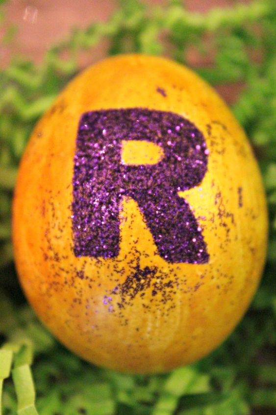 perfectly glittered easter eggs, crafts, easter decorations, seasonal holiday decor