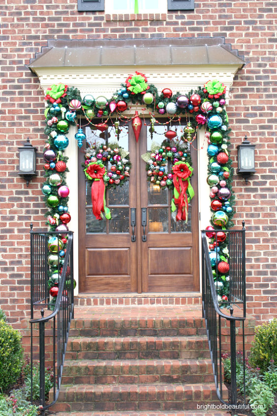 holiday home tour, christmas decorations, seasonal holiday decor, The most beautifully decorated front door holidaycheer