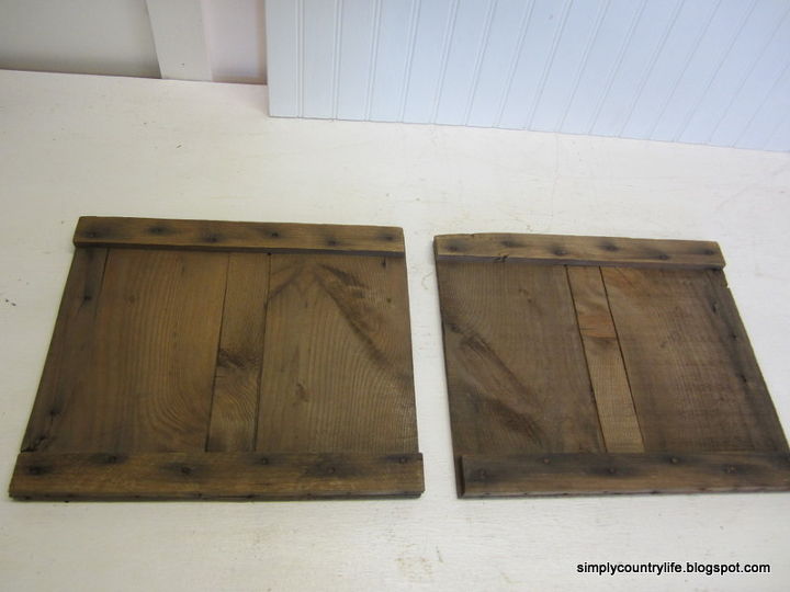 caja de madera vieja convertida en letrero farm fresh, dos piezas finales